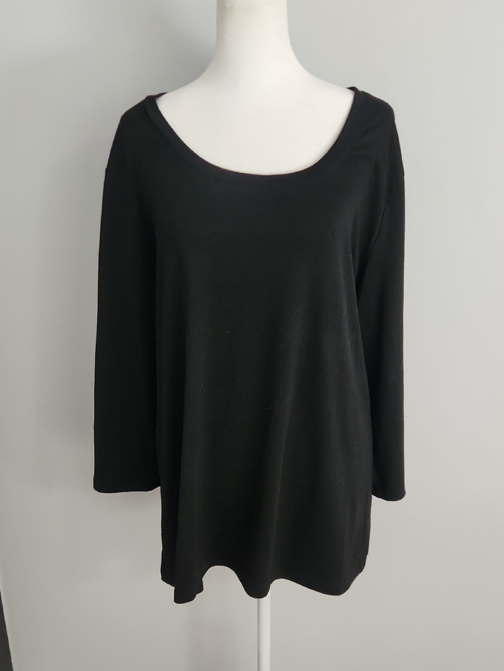 Women's Black Long Sleeve Scoop Neck Tee